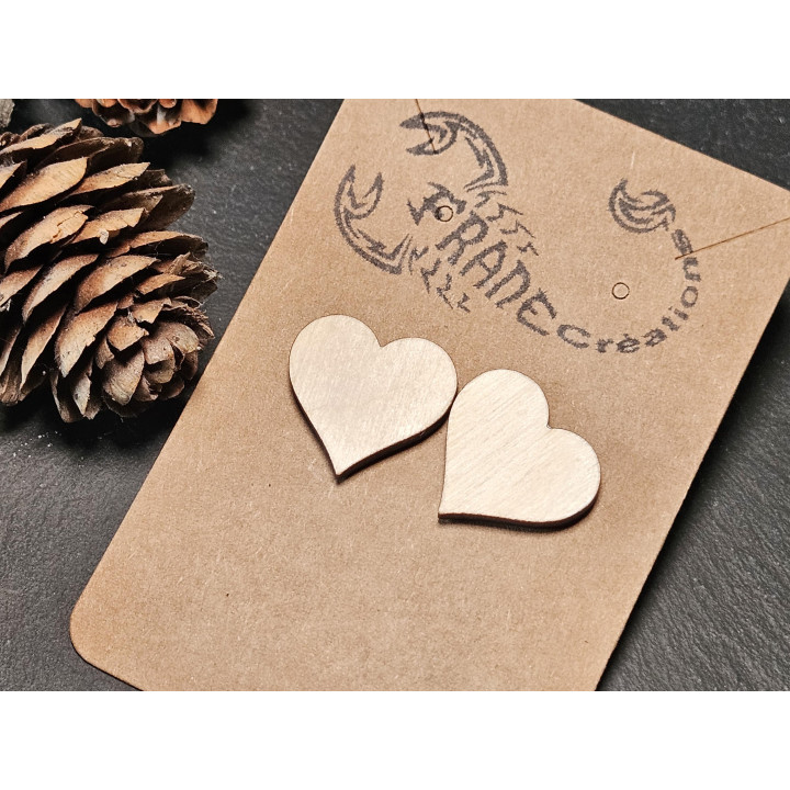 Boucles d’oreilles puces cœur en bois – petites boucles minimalistes légères