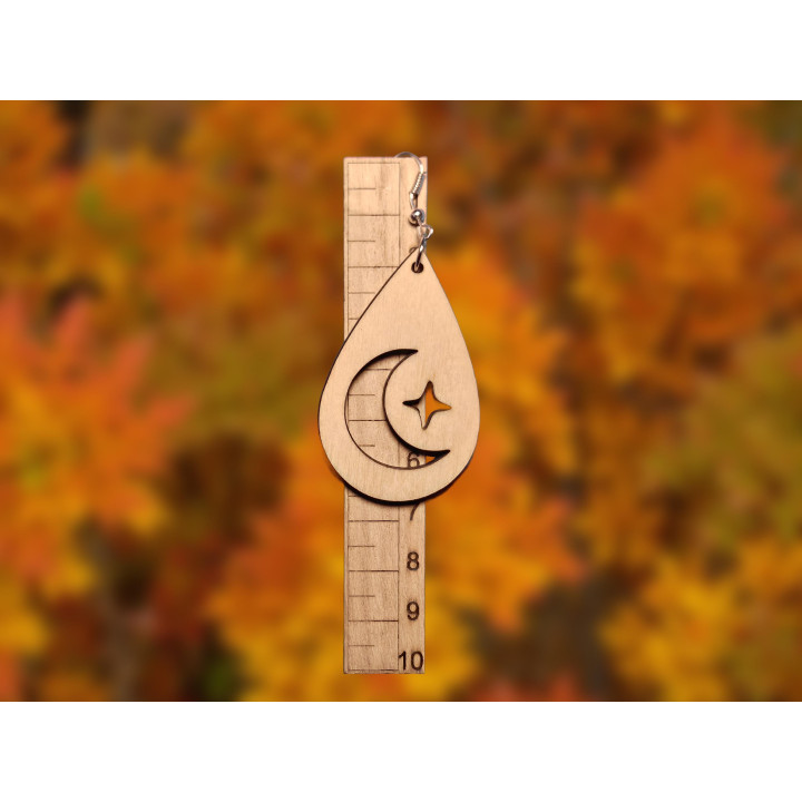 Boucles d'oreilles goutte lune et étoile en bois naturel